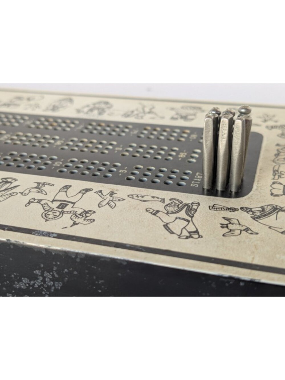 Vintage BOMA Cribbage Board – Made in Canada – Inuit Motif – Includes 9 Pegs - Picture 11 of 13